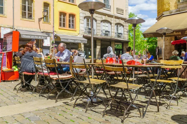 Escena de la calle y la cafetería, en el Viejo Lyon — Foto de Stock