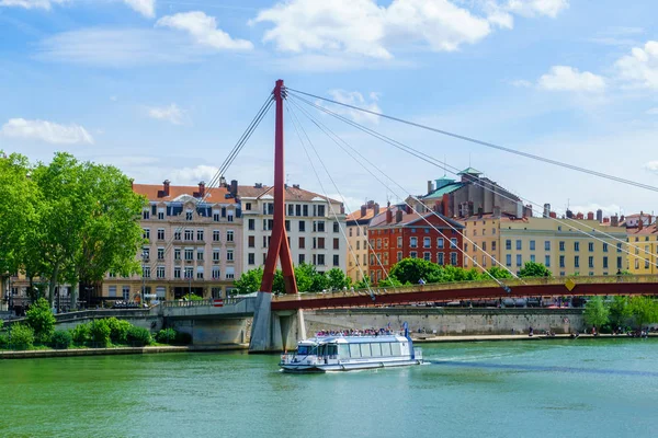 Saone River, färgglada hus, i Lyon — Stockfoto