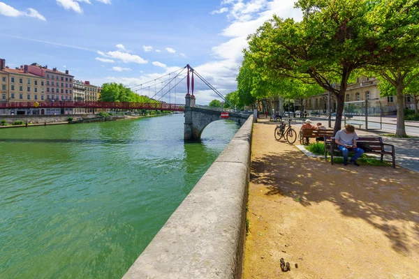 Saone River, och Saint-Gorges Bridge, i gamla Lyon — Stockfoto