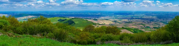 Panoramiczny krajobraz winnic i wsi w Beaujolais — Zdjęcie stockowe