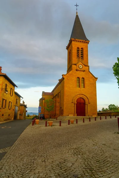 Centro del paese e la chiesa, a Moire, Beaujolais — Foto Stock