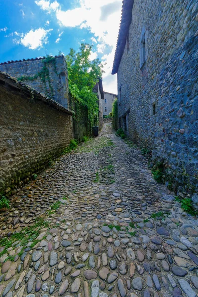 Allée dans le village médiéval Perouges — Photo