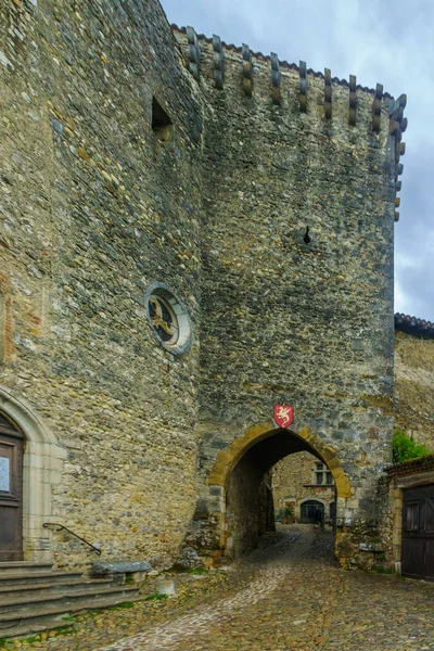 Puerta, en el pueblo medieval Perouges — Foto de Stock