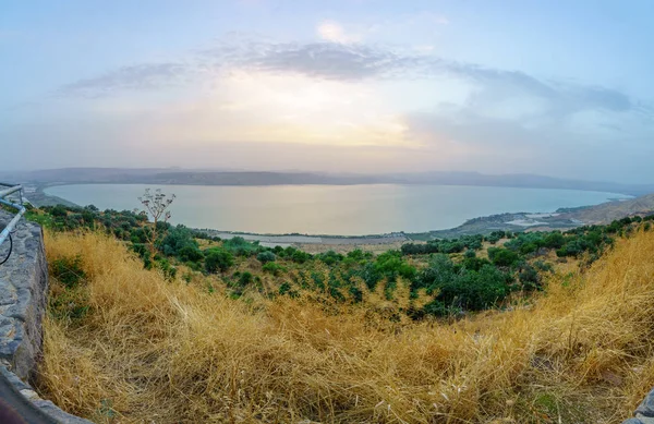 Панорамою заходу сонця над море Галілейське — стокове фото