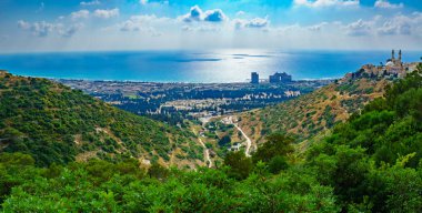 Panorama of Carmel coast, Siach valley and  Mahmud mosque, Haifa clipart