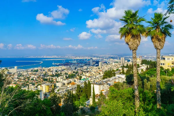 Het centrum, de haven, Hadar, Bahai Shrine en de baai, in Haifa — Stockfoto