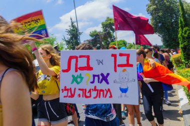 Hayfa 2019 Pride Parade - protesto işaretleri 