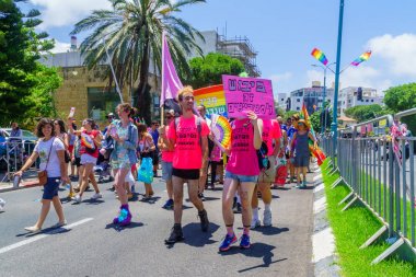 Hayfa 2019 Pride Parade - protesto işaretleri 