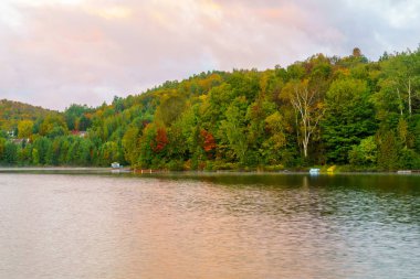 Lac Rond 'un gündoğumu manzarası
