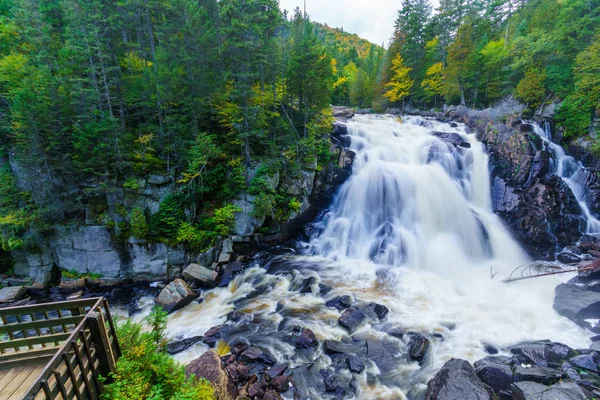(Duivel) waterval, in nationaal park Mont Tremblant — Stockfoto