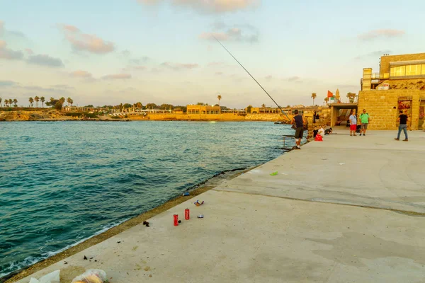Naplemente kilátás a régi kikötő, Caesare — Stock Fotó