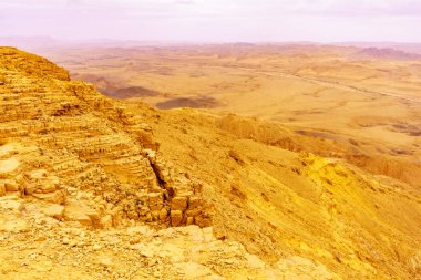 Makhtesh (krater) Ramon gün batımı görünümü