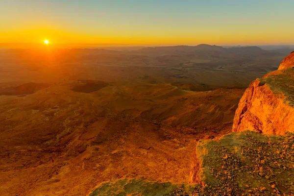 Вид восхода солнца на Махтеш (кратер) Рамон — стоковое фото