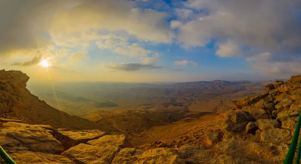 Vue Panoramique Lever Soleil Sur Les Falaises Paysage Makhtesh Cratère — Photo