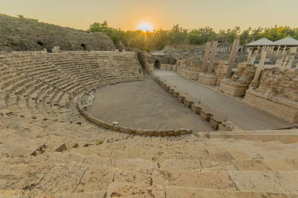 日落时分 在古罗马拜占庭古城 Nysa Scythopolis 的罗马剧院 现在是一个国家公园 以色列北部 — 图库照片