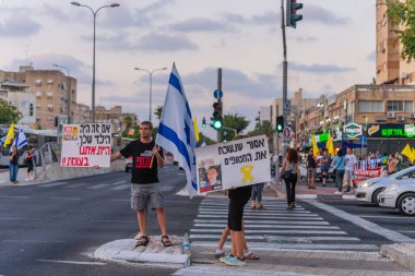 Kiryat Bialik, İsrail - Eylül 04, 2025: Rehine Matan Angrest ve tüm rehine ailelerine destek için 699. gün, Kiryat Bialik, İsrail