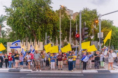 Kiryat Bialik, İsrail - Eylül 04, 2025: Rehine Matan Angrest ve tüm rehine ailelerine destek için 699. gün, Kiryat Bialik, İsrail