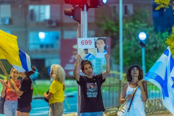 Kiryat Bialik, İsrail - Eylül 04, 2025: Rehine Matan Angrest ve tüm rehine ailelerine destek için 699. gün, Kiryat Bialik, İsrail
