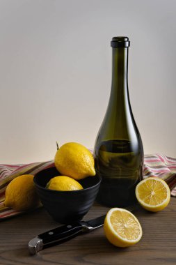Limon ve şişe limonata..