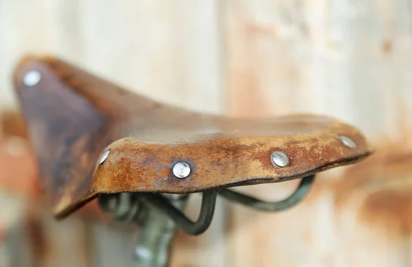 Leather Saddle Bicycle Old Saddle Wooden Wall Background — Stock Photo, Image