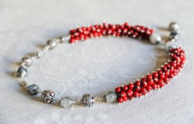 Kolye. Kolye. Gümüş, sıcak diş minesi, mercan, turmalinli kuvars..