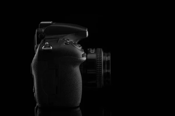Caméra Avec Objectif Sur Fond Noir — Photo