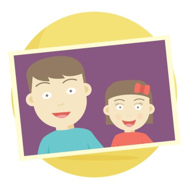 Erkek ve kız kardeşlerin fotoğrafı.