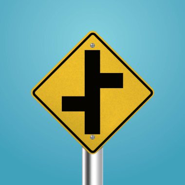 Sarı trafik uyarısı olan yol tabelası