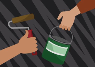 Elinde boya fırçası ve siyah eldiven tutan bir el.