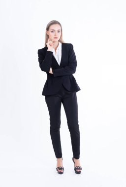 Beyaz arka plan üzerinde izole uzunluğu iş emin kalan kadın tam. Meslek, kariyer, iş kavramı.