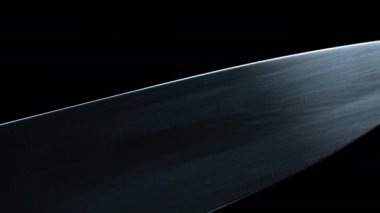 Üç profesyonel şef bıçağı.