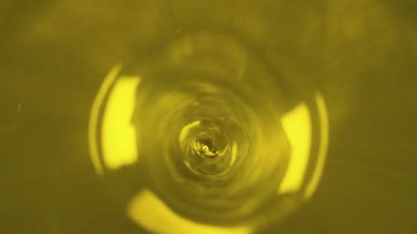 Vortice di acqua di colore giallo — Video Stock