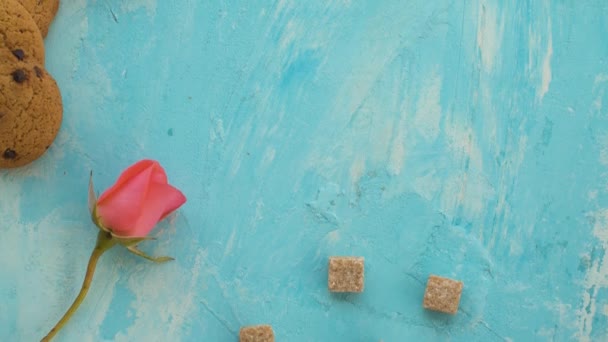 玫瑰、生糖和饼干 — 图库视频影像