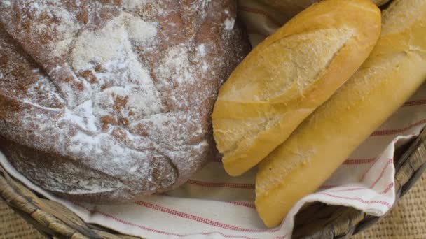 Традиционный хлеб — стоковое видео