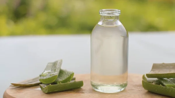 Close Aloe Vera Leaves Iand Aloe Gel Glass Bottle Table — Stock Photo, Image