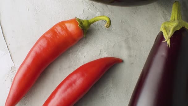 Aubergines et piments — Video