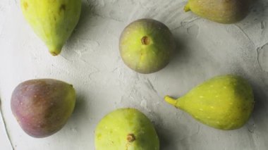 Olgun incirler - bütün ve yarım