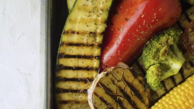 Tavada ızgara sebze.