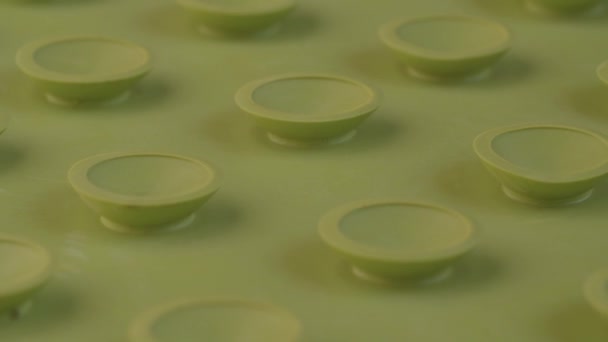 Zielona gumowa powierzchnia masażera — Wideo stockowe