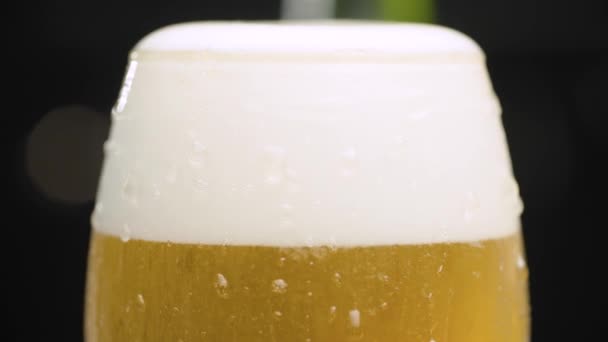 Misted glass of beer — Stock Video
