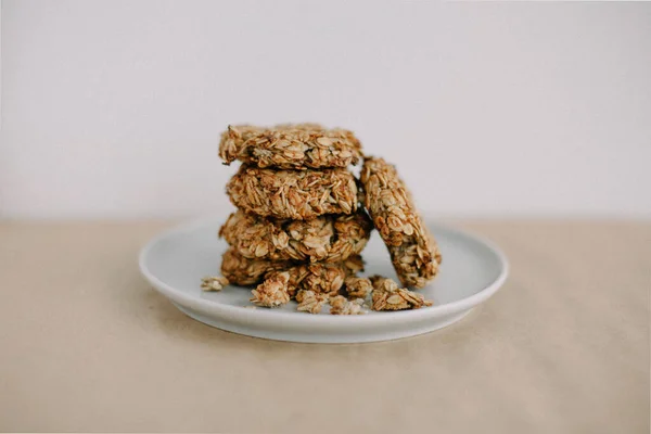 Biscuits Avoine Faits Maison Sur Petite Assiette Fond Clair — Photo