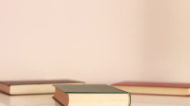 Kitap Yığını - Hareket Canlandırmasını Durdur
