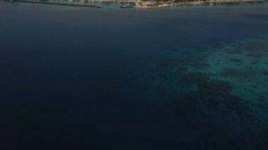 Aero çerçeve, Maldivler adası, köy ve doğa