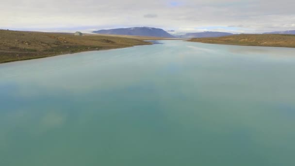 Aero frame in ijsland, veld, water en natuur — Stockvideo