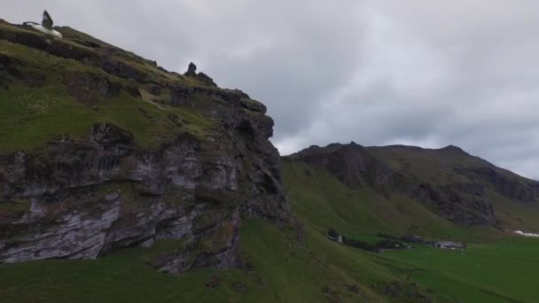 Flugzeugrahmen in Island, Bergen, Felsen und Natur — Stockvideo