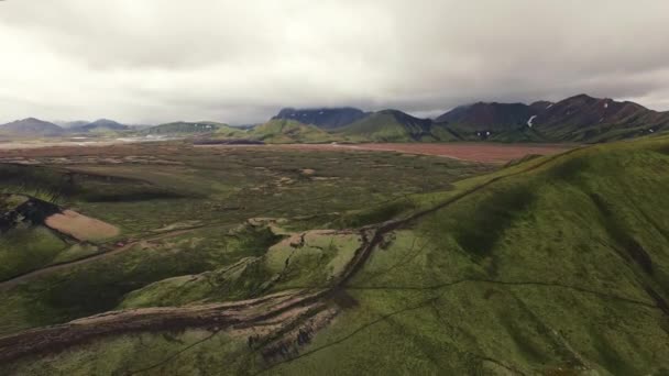 Aero πλαίσιο από την Ισλανδία, τα βουνά, τα ηφαίστεια και τη φύση στην Ισλανδία — Αρχείο Βίντεο