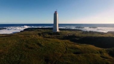 İzlanda 'dan bir çerçeve, deniz kıyısında bir yıkama