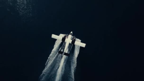 Marco aerodinámico con maldivas, el avión despega del agua — Vídeos de Stock
