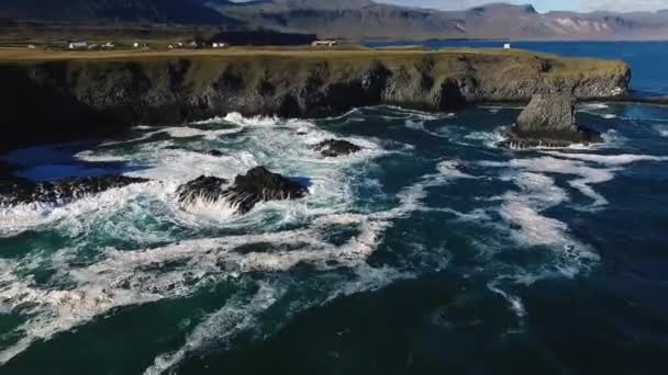 Cadre aérodynamique de la péninsule, la côte et les vagues — Video