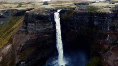Aero çerçevesi İzlanda 'dan, şelalelerden, dağlardan ve doğadan